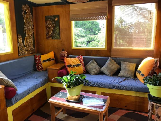 Global Village Travellers Lodge Greymouth Kültér fotó Interior of the Treehouse