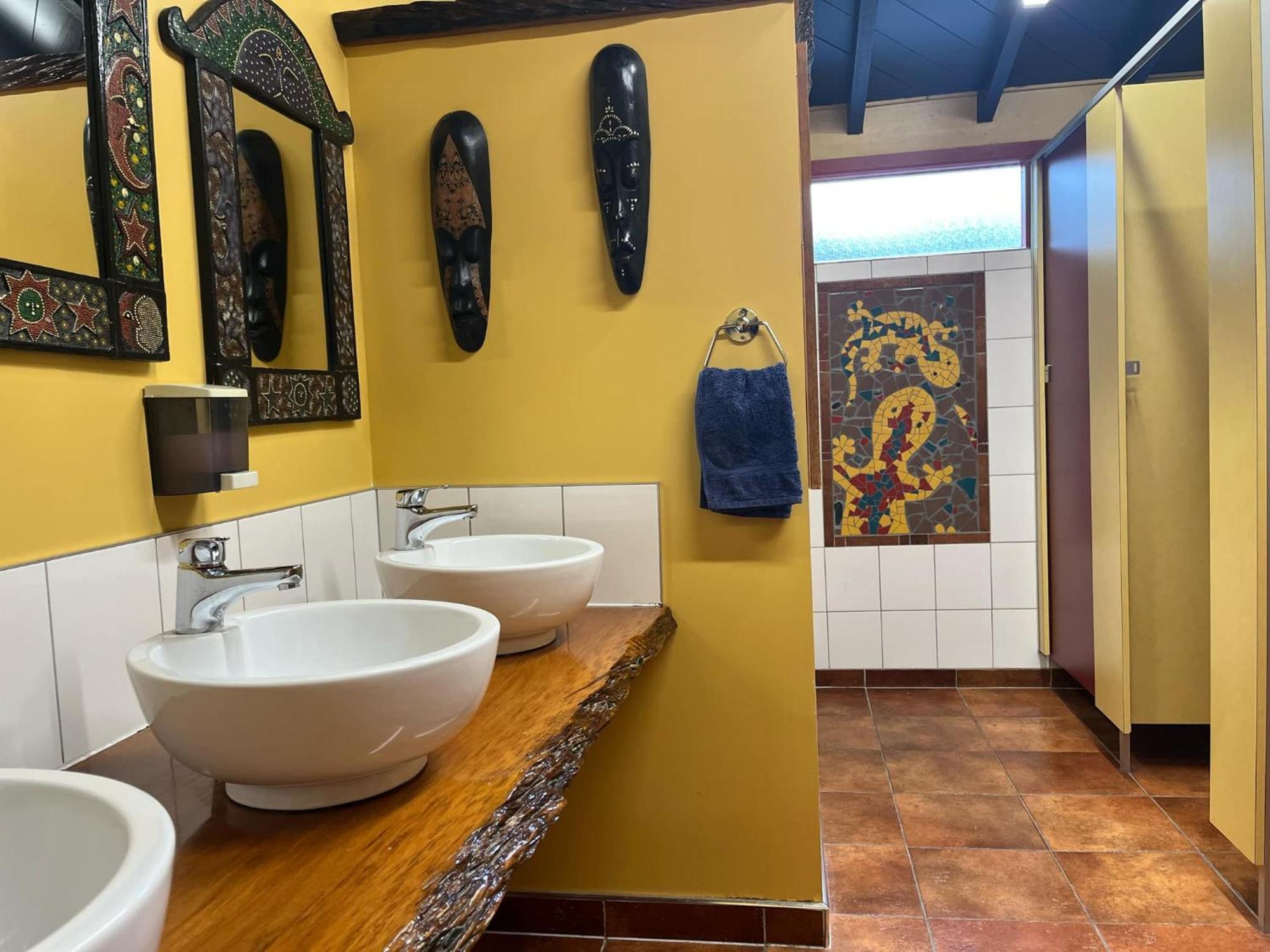 Global Village Travellers Lodge Greymouth Kültér fotó The bathroom at the African House