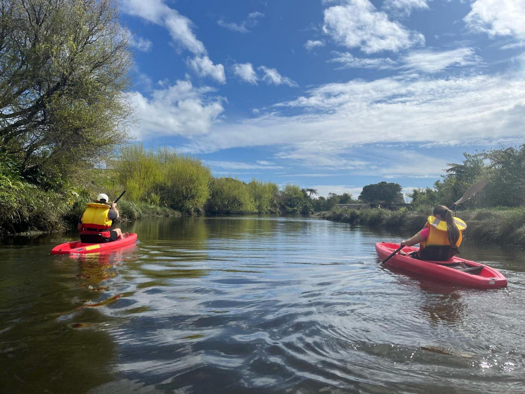 Global Village Travellers Lodge Greymouth Kültér fotó Kayaking on the River Wye