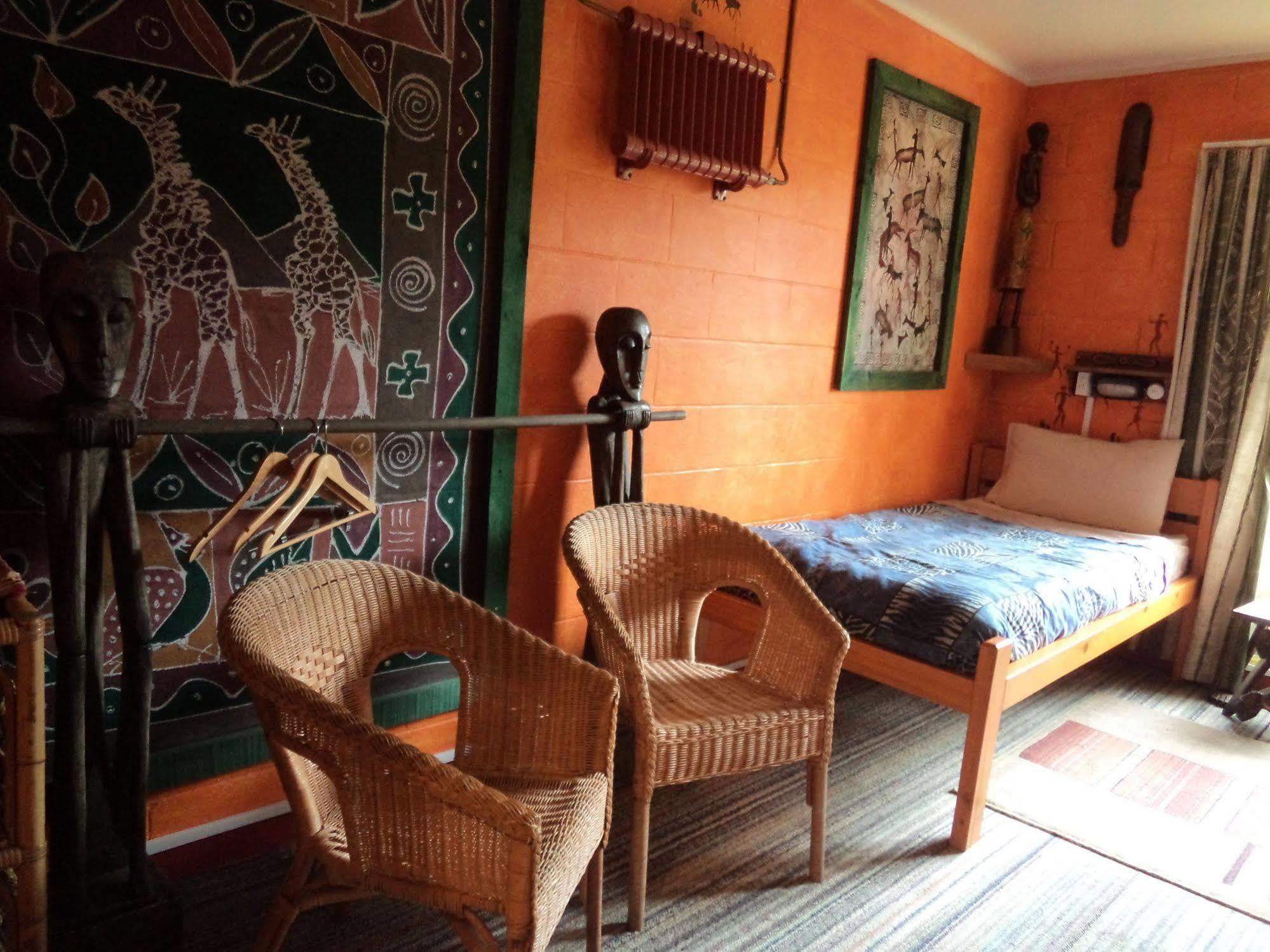 Global Village Travellers Lodge Greymouth Kültér fotó A room at the African Queen