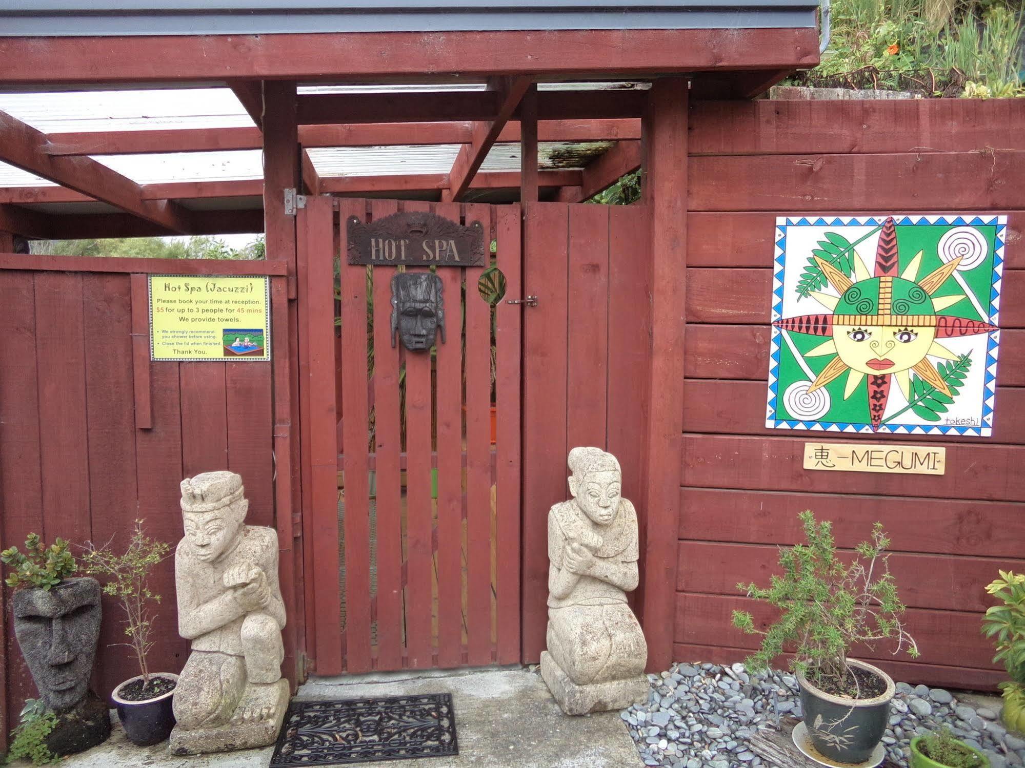 Global Village Travellers Lodge Greymouth Kültér fotó The entrance to the museum