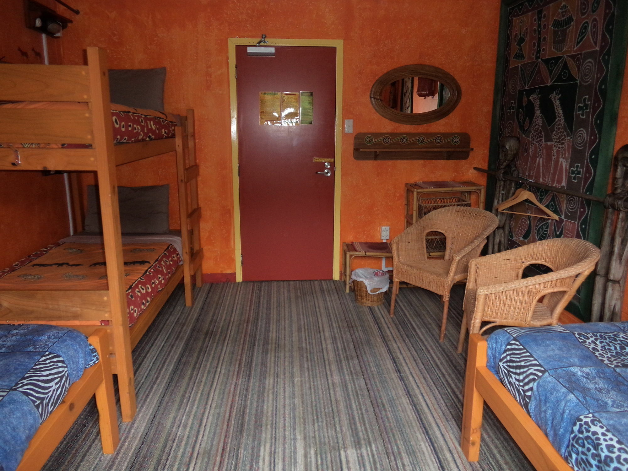 Global Village Travellers Lodge Greymouth Kültér fotó A room at the hostel